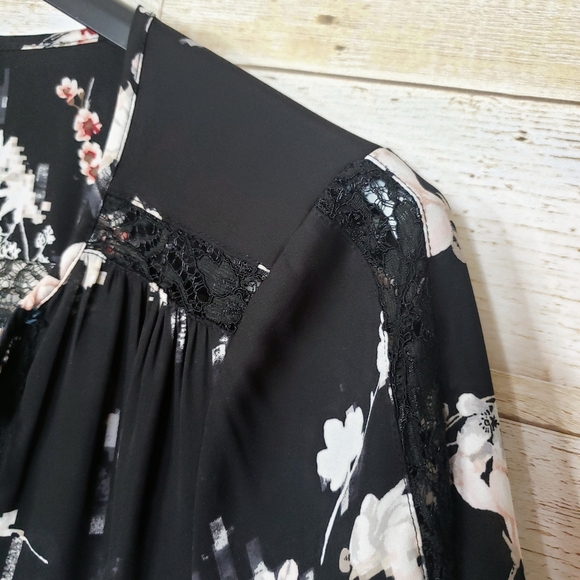 WHBM Blouse - Picture 3 of 15